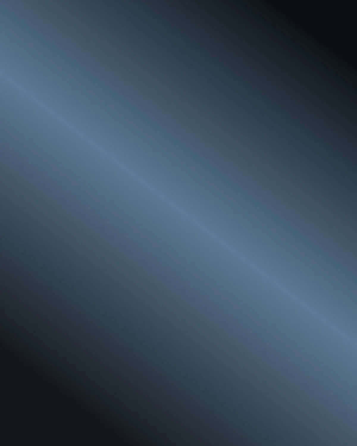 Pintura abstracta en tonos azul grisáceo con una veta de luz vertical.